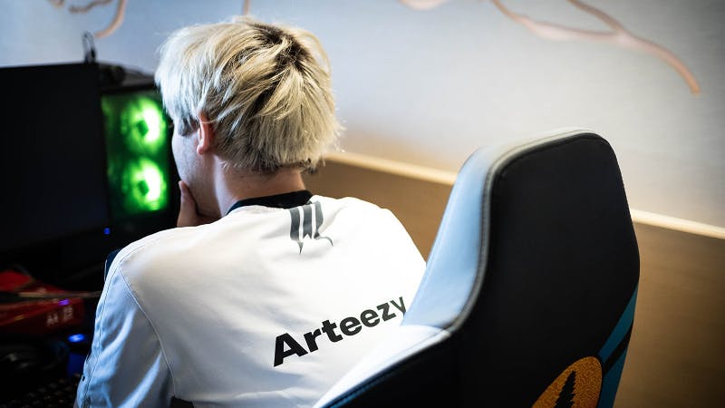 Arteezy lost 75% of his Viewers while Streaming on Kick