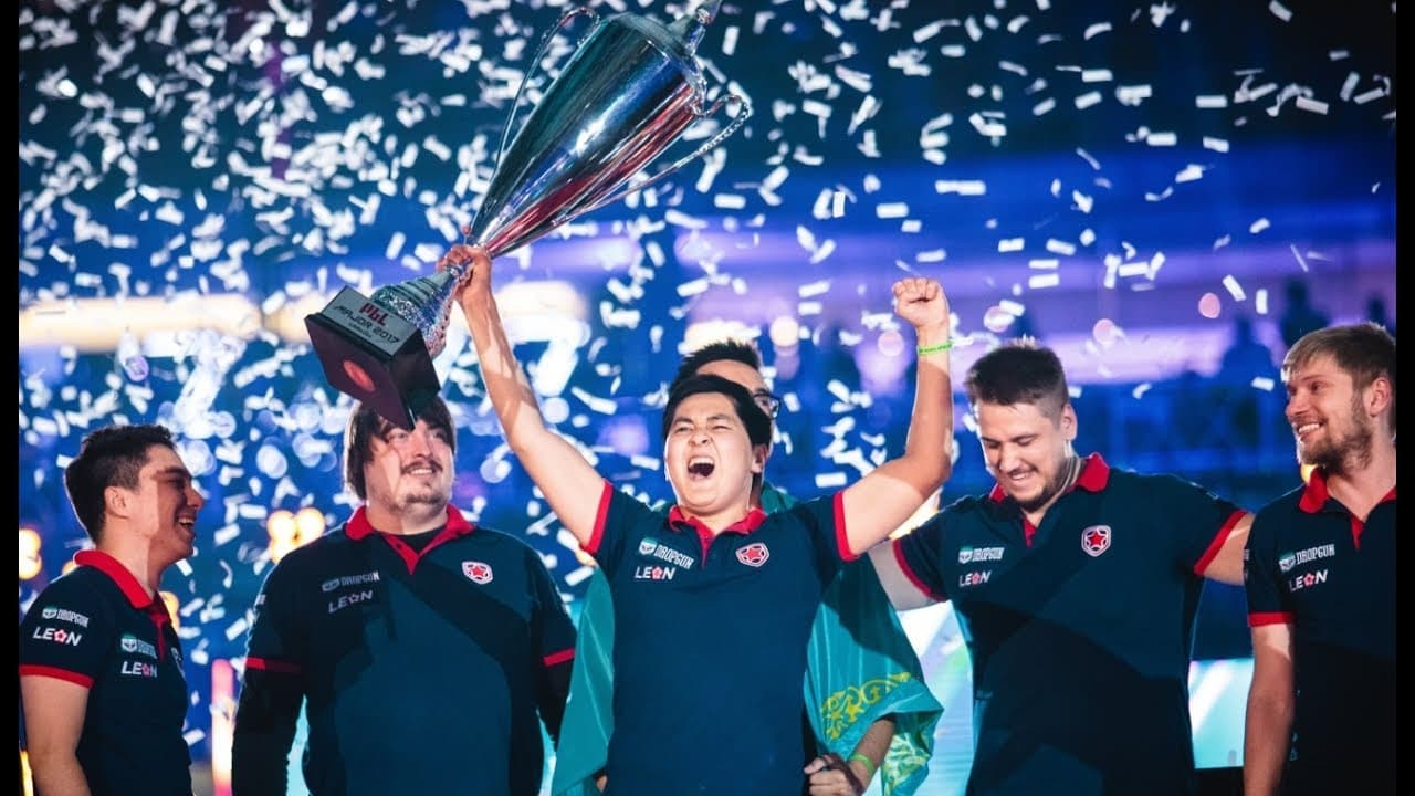 Gambit lifted the PGL Major: Kraków 2017 trophy (credits: PGL)