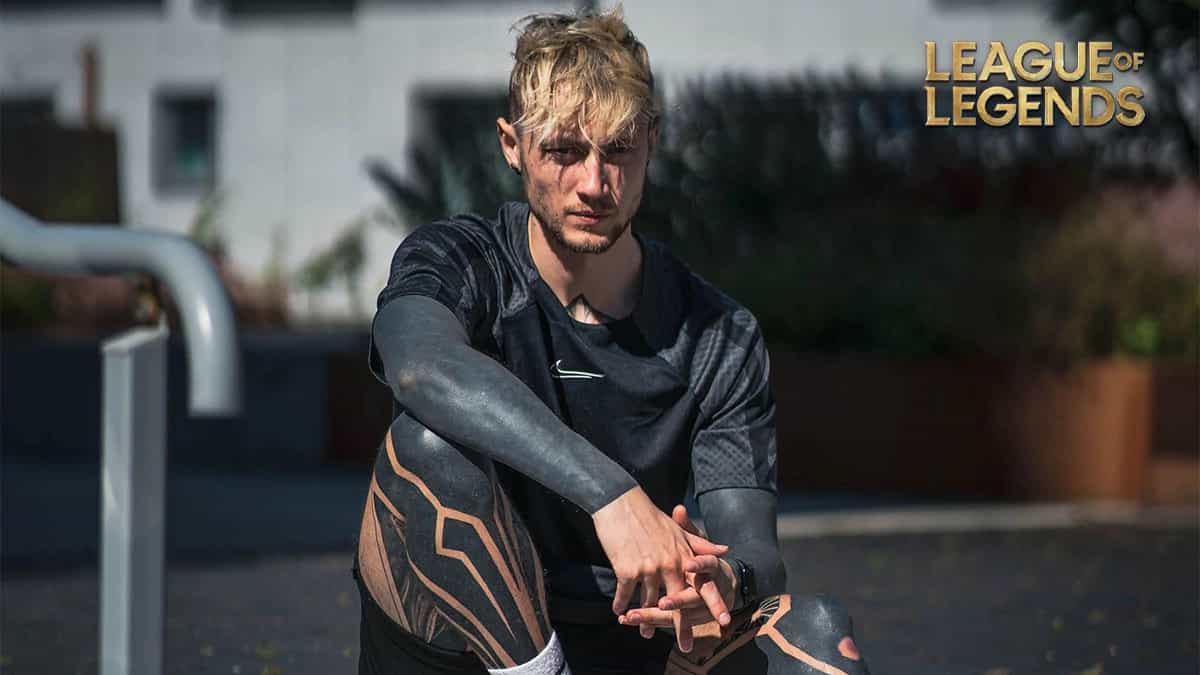 Rekkles mostra novas tatuagens de manga cheia, peito, costas e pernas