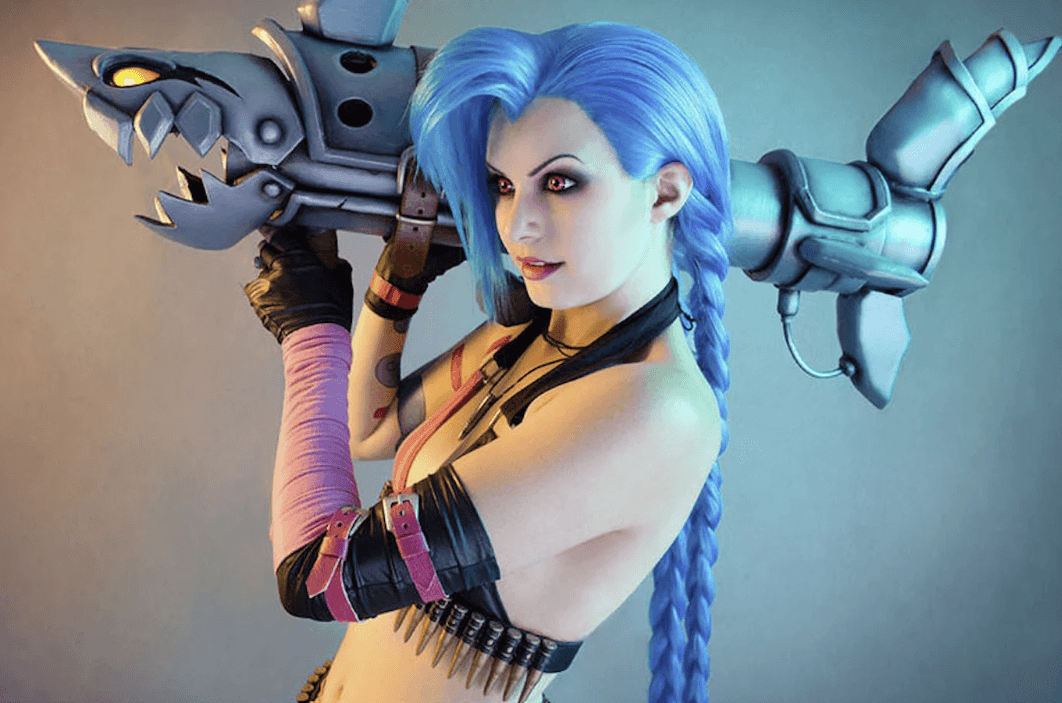 Desvendando a Explosividade do Cosplay de Jinx de 'League of Legends' e 'Arcane'