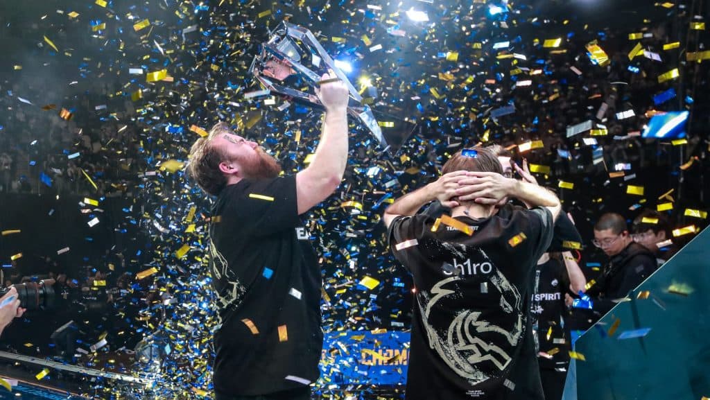 Chopper of Team Spirit lifts the Perfect World Shanghai Major trophy (Image Source: Perfect World CS)