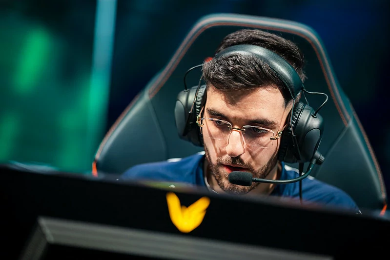 Veteran Mid Laner Nisqy to reportedly replace Hylissang on Team Vitality